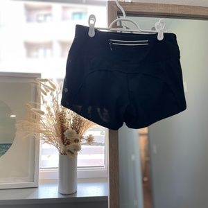 Lululemon low-rise lined speed-up short 2.5"